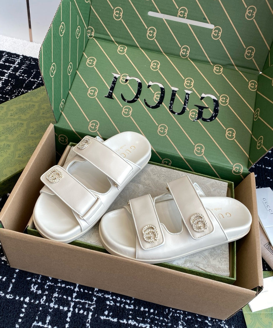 Black / Creamy Sandals
